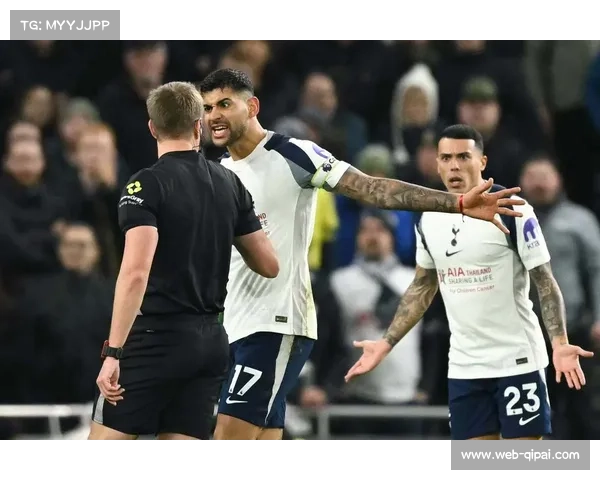 热刺队长罗梅罗恶意铲抢领直接红牌，曼联2-0完胜